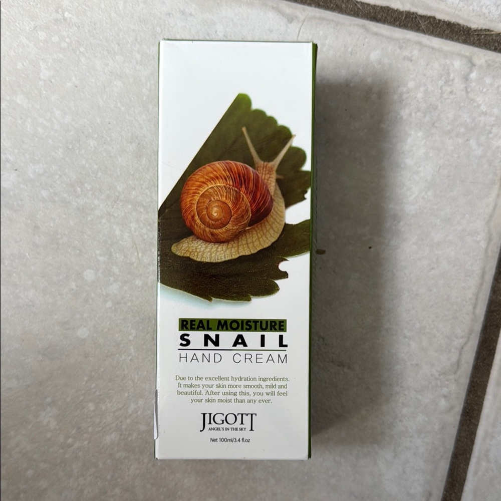 White Moisturizing Skincare Box with Floral Design